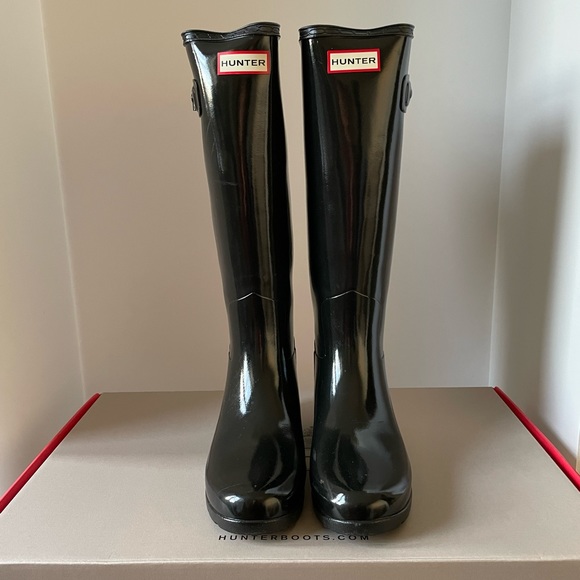 Hunter Women’s original refined tall gloss rain boots in black - Picture 2 of 6